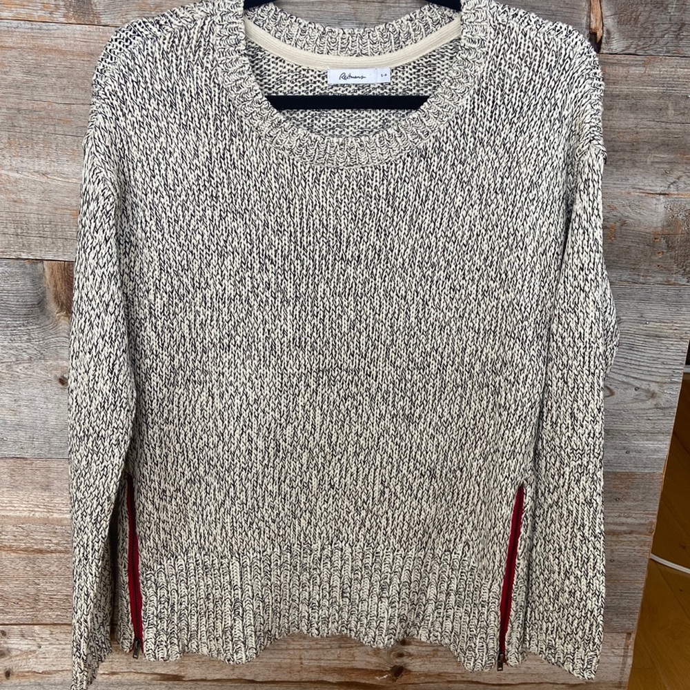 Reitmans sweater size small with zippers